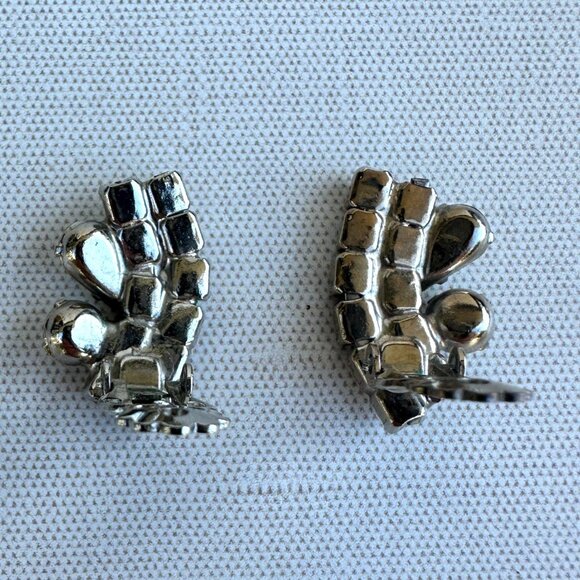 Vintage Rhinestone Clip-On Earrings Silver Tone 1" - Picture 7 of 13